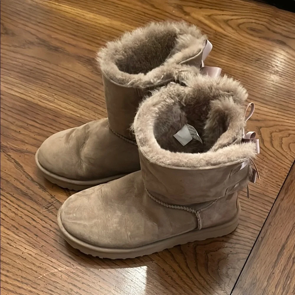 Ugg Bailey Tan Boots,‎ size 8